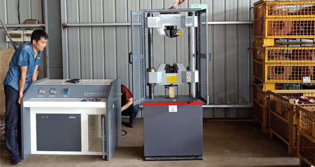 微機(jī)控制電液伺服萬能材料試驗機(jī)交貨